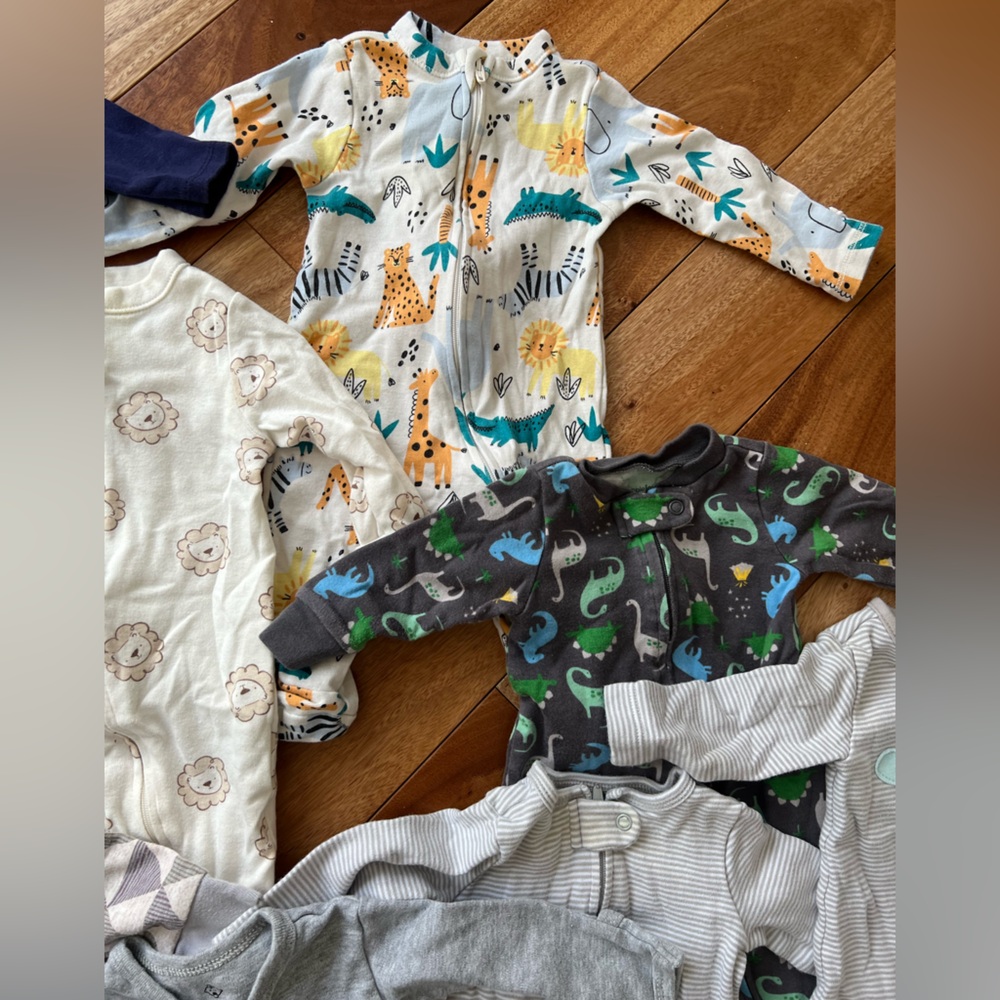 EUC Bundle Baby Clothes (old navy gap carters) Footies Onesies Pants 0-3M
